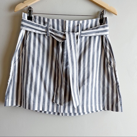 NWT Indigo Rein • Mid Rise Grey Stripes Belted‎ Mini Skirt with Pockets, Size 9 - Picture 1 of 11